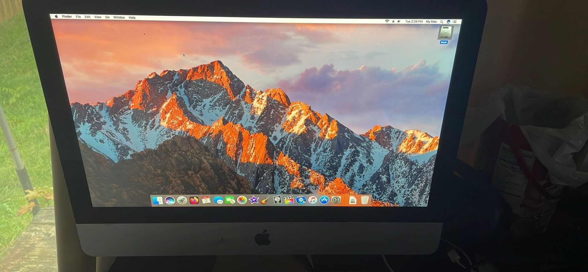 Apple iMac 21.5 Computer