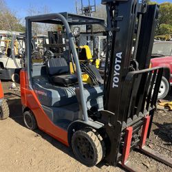 Toyota Forklift 8FGCU25 5,000 LBS
