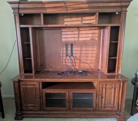 Entertainment Center (Good Condition)