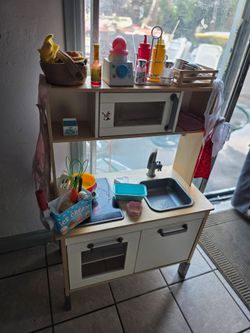Play kitchen, Play Target register & high chair