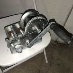 Manually Operated Hand Winch 2500 Lbs Cap