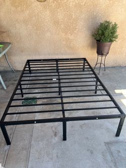 Metal bed frame