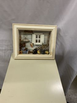 Wall hanging bear shadow box