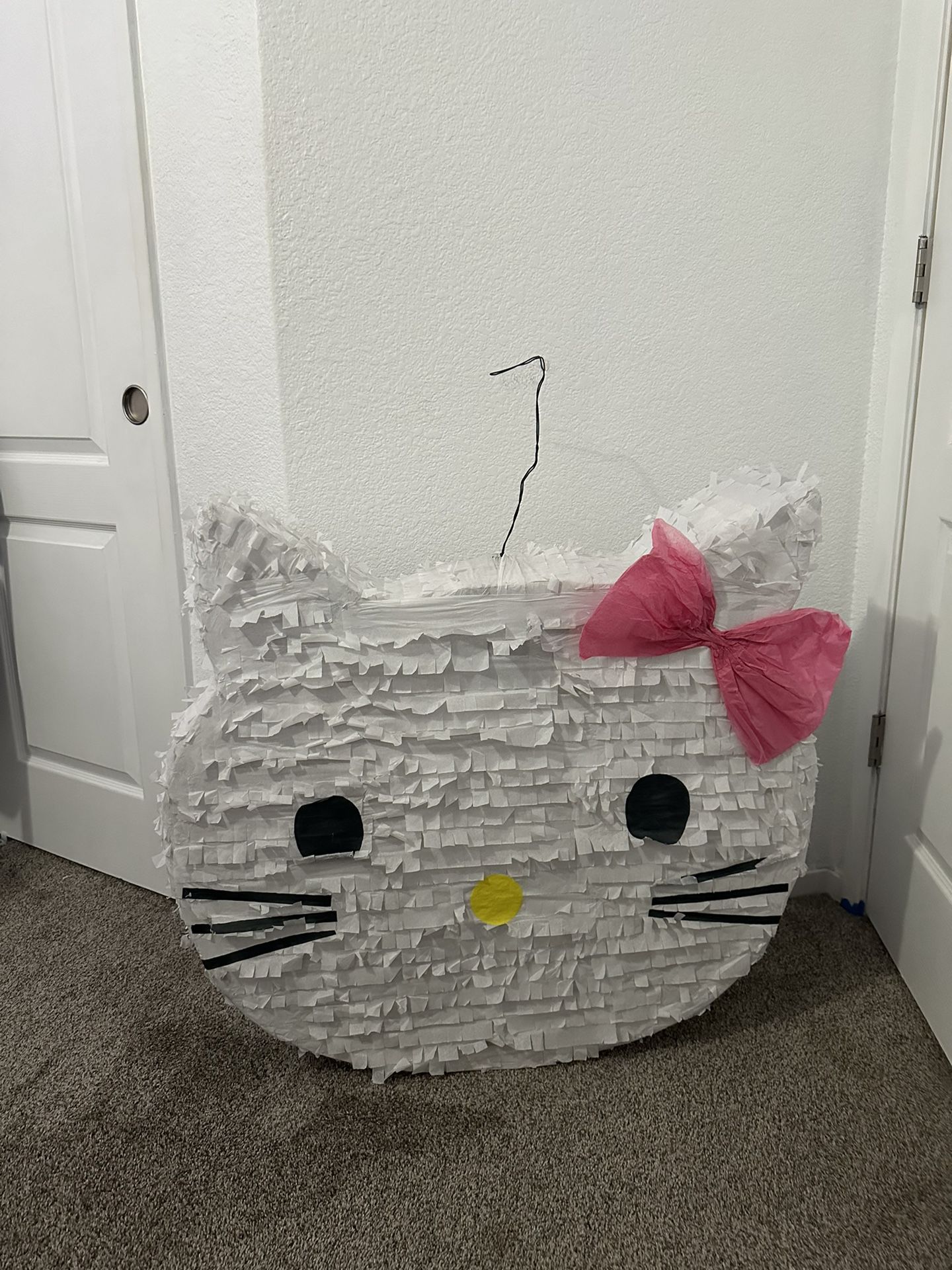 Hello Kitty Piñata 