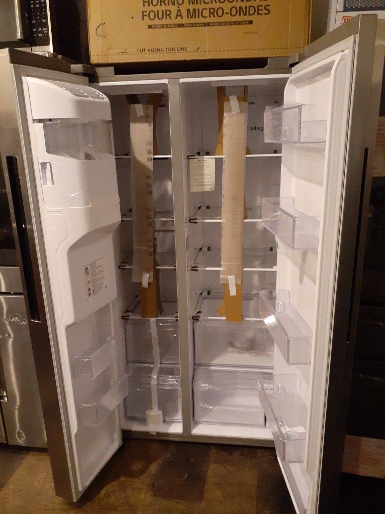 Brand New Samsung Side By Side Refrigerator With Tv Counter Depth