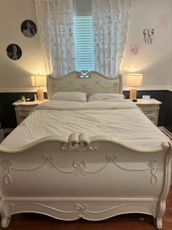 Queen princess bed with twin trundle and 2 night stands