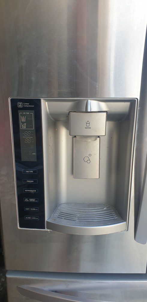 LG Refrigerator 28 cu. ft.