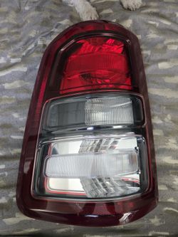 RAM 1500 DRIVER'S SIDE TAIL LIGHT