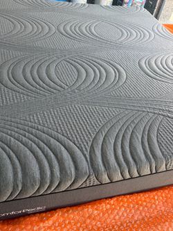 ComforPedic From Beautyrest 14" Medium Charcoal Infused Gel Memory Foam Mattress(1 Cal King)