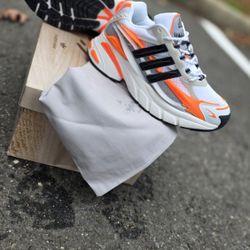 Adidas Jelly Fish Pharell - Size 8.5