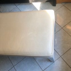 Bench In Good Condition 