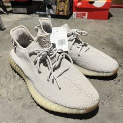 YEEZY BOOST 350 V2 