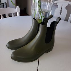 Size 8 Olive Green Chelsea Boots