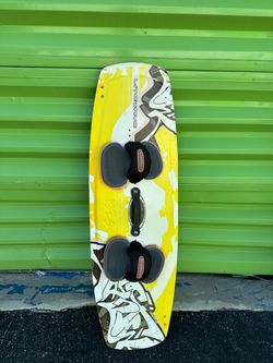 Litewave Kiteboard with Bindings – 2 Fins – Used