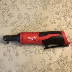 milwaukee m12 3/8" ratchet 