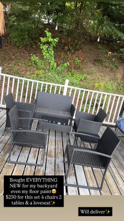 Used for a year only ! Large Patio set.