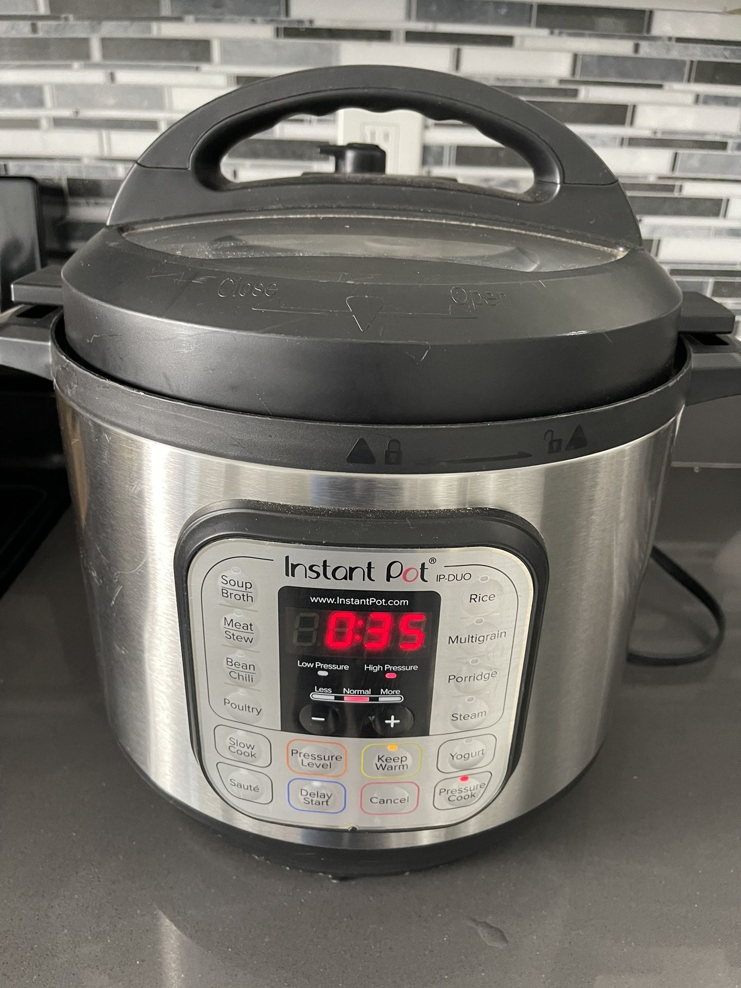Instant Pot IP Duo Large 8 Qt Pressure Cooker for Sale in Delray