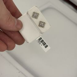 Diamond earrings Gold