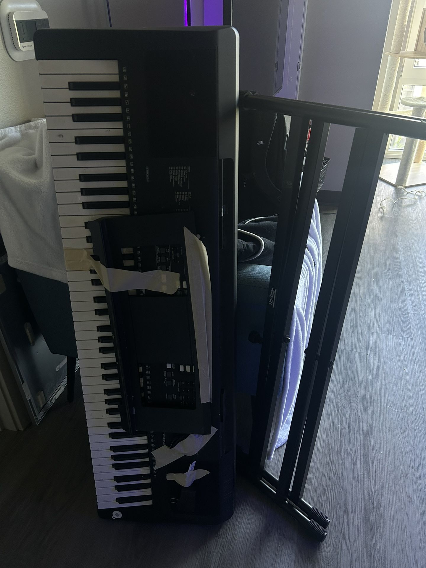 YAMAHA Keyboard Piano & Stand
