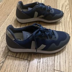 Veja men’s shoes size 9