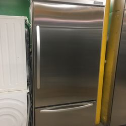 36” in wide 82 height kitchen aid frige use like new perfect working condition 