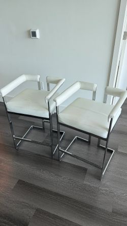 Set of 2 Modern White Bar Stools