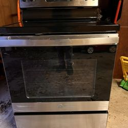 GE Electric stove in mint condition