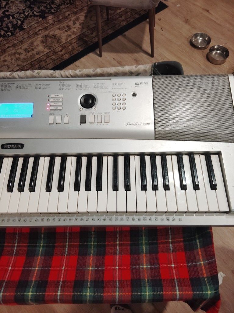 Yamaha portable grand piano dgx-230