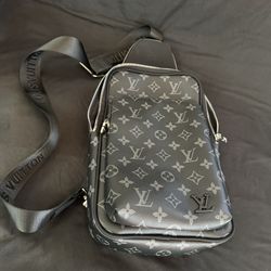 $500 LV Pm Sling Bag