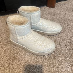 UGG BOOTS