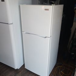 Apartment Size Refrigerator 24 In Wide 57 High 25 Deep