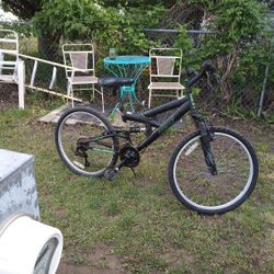 30$ OBO. NEXT MOUNTAIN BIKE 🚲