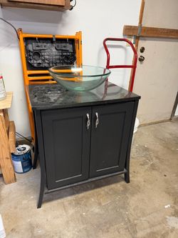 Vanity cabinet