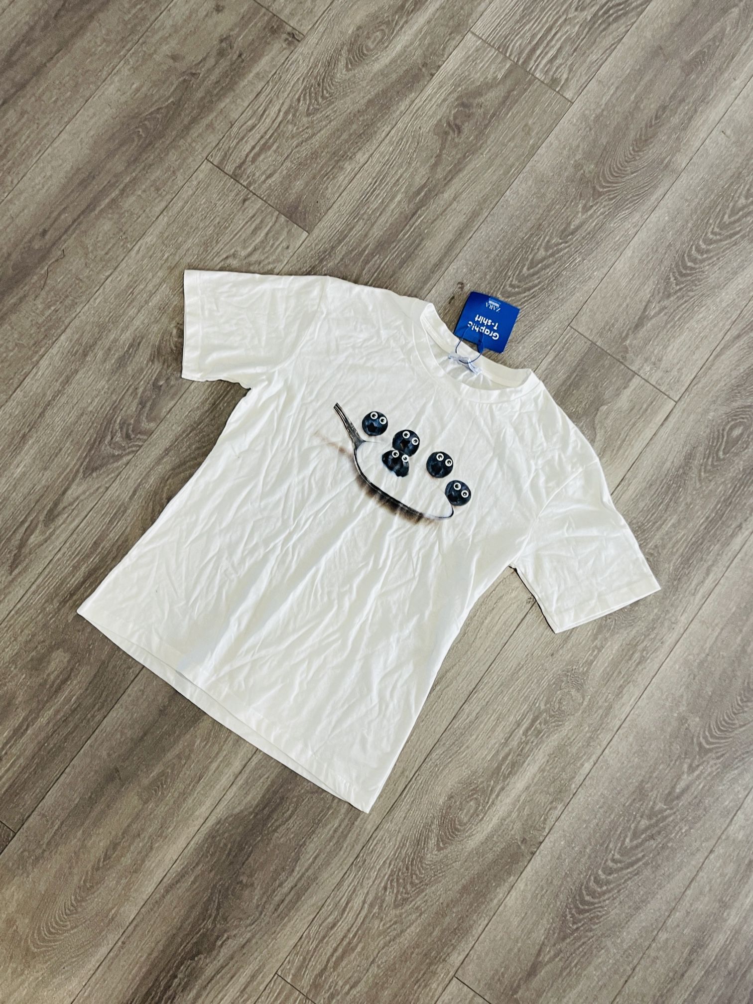NWT tags Zara blueberry graphic T-shirt Great Condition  Please no low offers price is fair. AA
