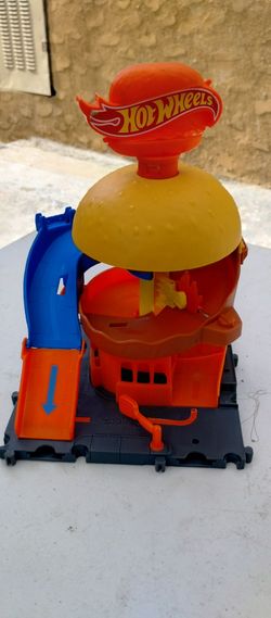 Hot wheels city burger drive thru used but in great condition