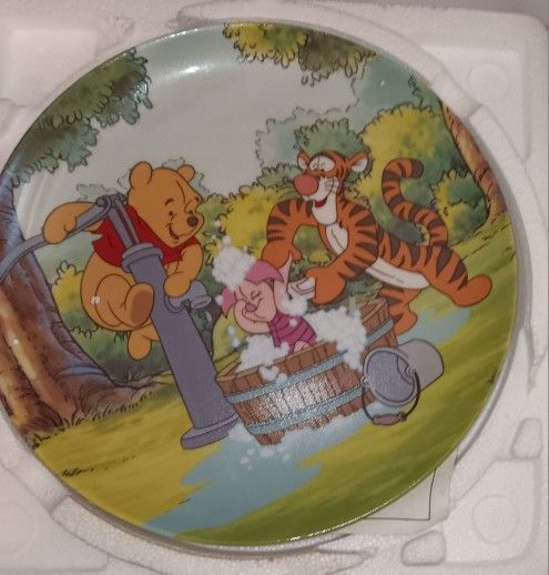 Bradford Exchange, Disney, Winnie The Pooh Plate Titled "Trouble With Bubbles"