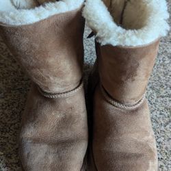 Ugg Boots With Bows Women Size 4 (Like US Size 6)