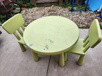 Great IKEA Kids Indoor or Outdoor Play Table w/2 Chairs
