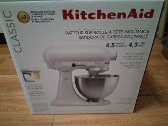 KitchenAid Classic Series 4.5 Quart Tilt-Head Stand Mixer (Model K45SSWH).