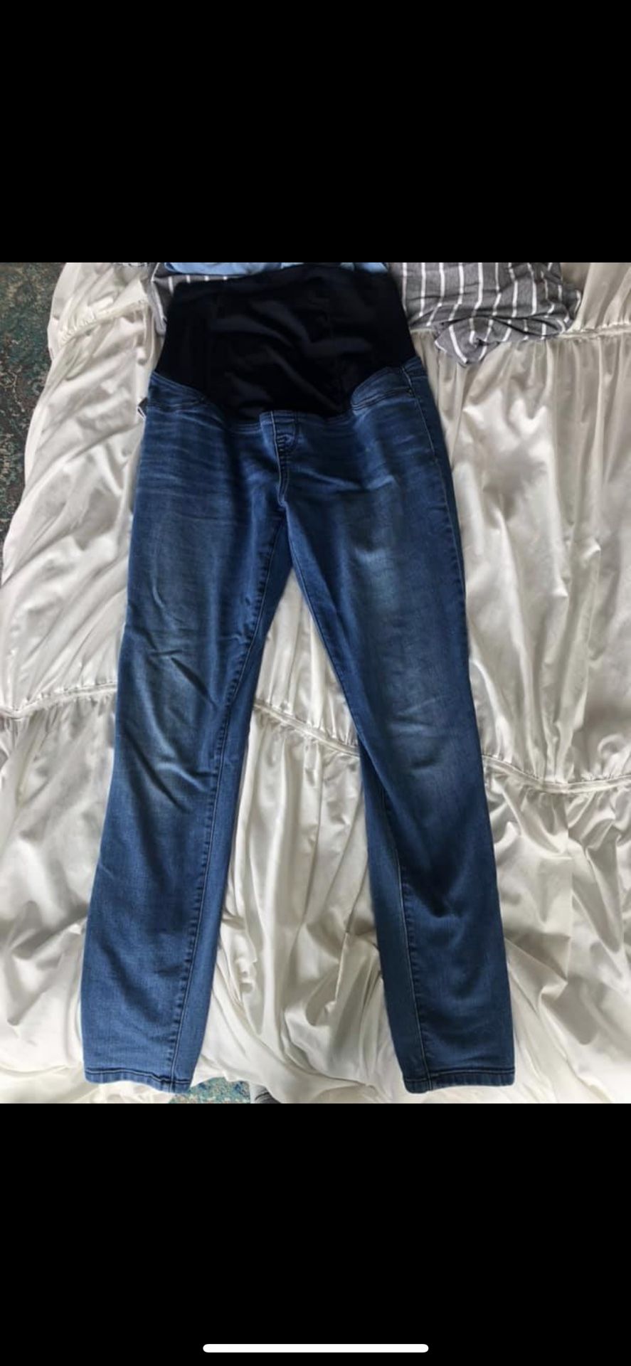 Used Small/Medium maternity clothes