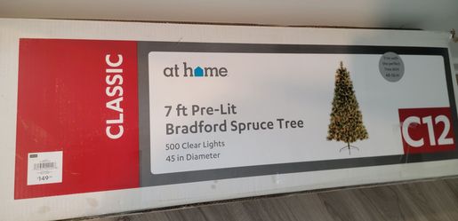 7 ft Pre-Lit Bradford Spruce Christmas Tree – 500 Clear Lights