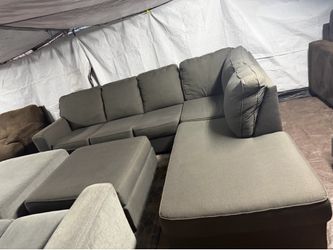Gray couch good condition clean we Sell all the time delivery 40 local