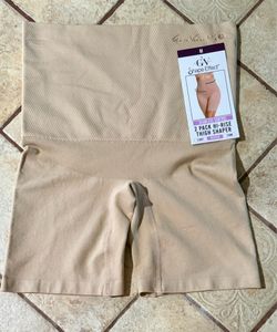 NWT seamless shaping shorts