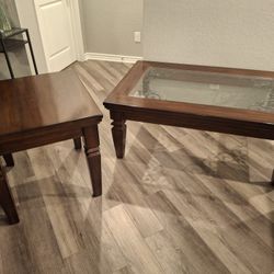 WOODEN LIVING ROOM TABLE SET 2 PCS(SERIOUS BUYERS ONLY PLEASE 🙏🏻)READ FULL DESCRIPTION BEFORE ASKING PLEASE 🙏🏻 IF IT'S POSTED IT'S AVAILABLE 👀 