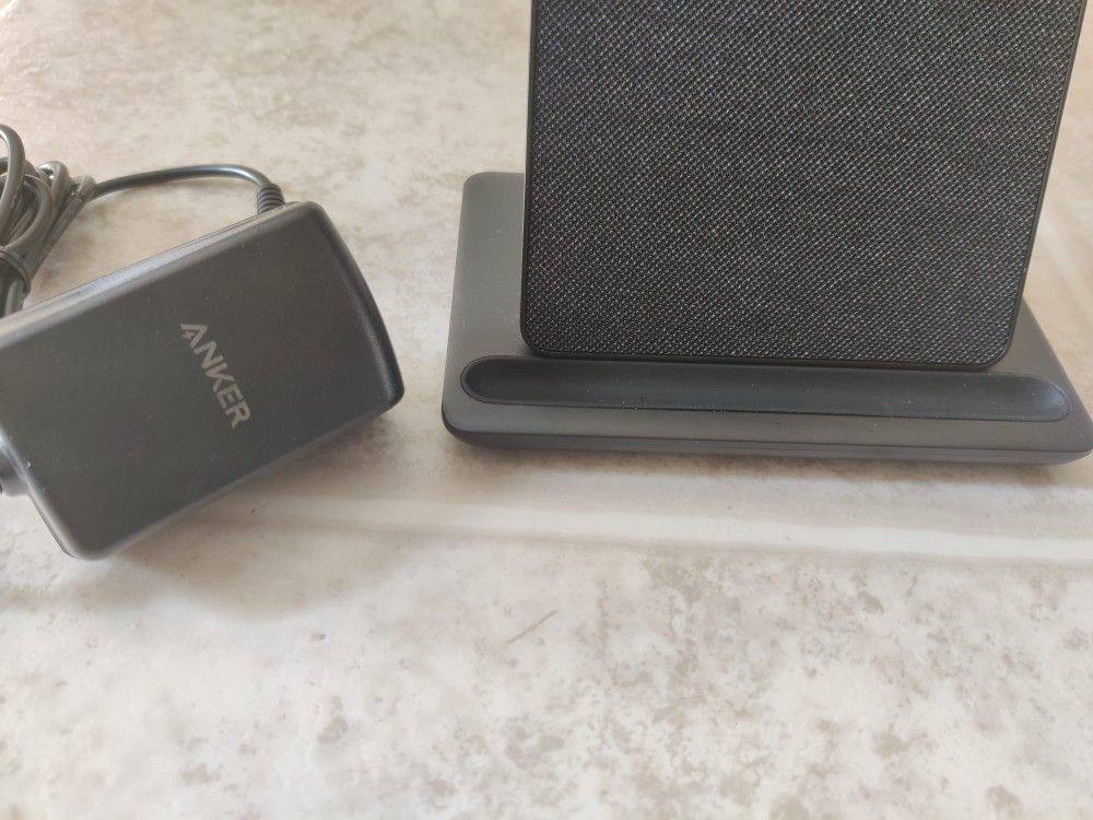 Anker Wireless Charging Dock for Kindle Paperwhite (Signature Edition)