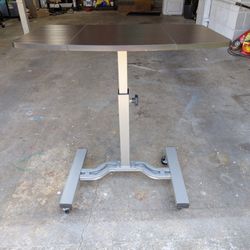 Small Desk On Wheels