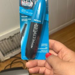Revlon Mega Multiplier Mascara 