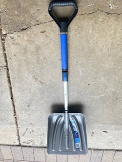 Suncast Snow Shovel with Telescoping Handle