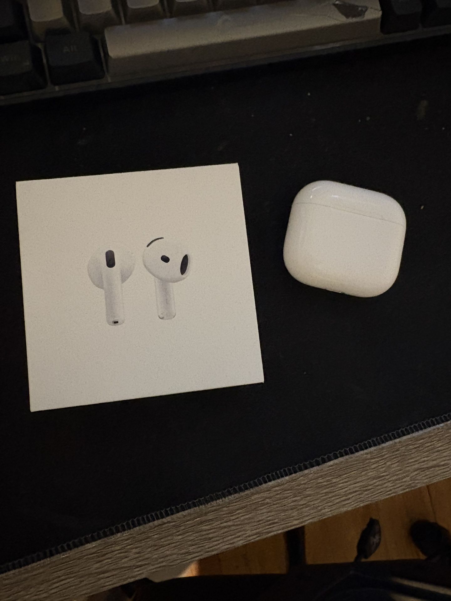 Apple AirPods 4