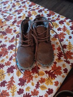 Boys Uggs Size 4  Asking $20